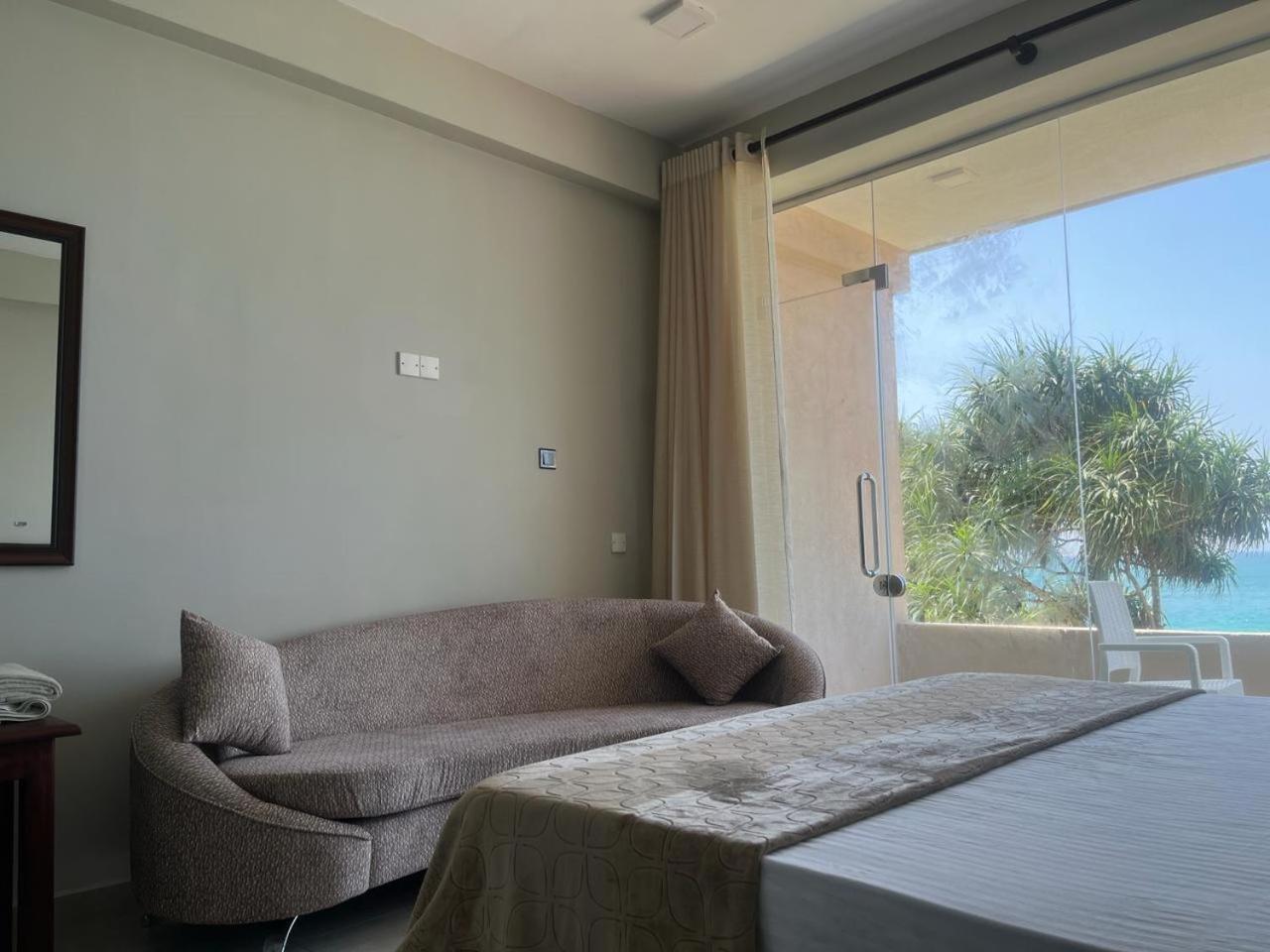 Blue Wave Beach Villa By Aaryan Group أمبالانغودا المظهر الخارجي الصورة